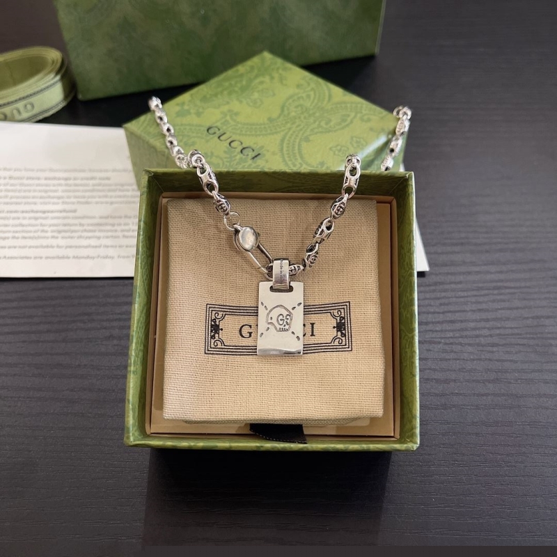 G*u*i necklaces